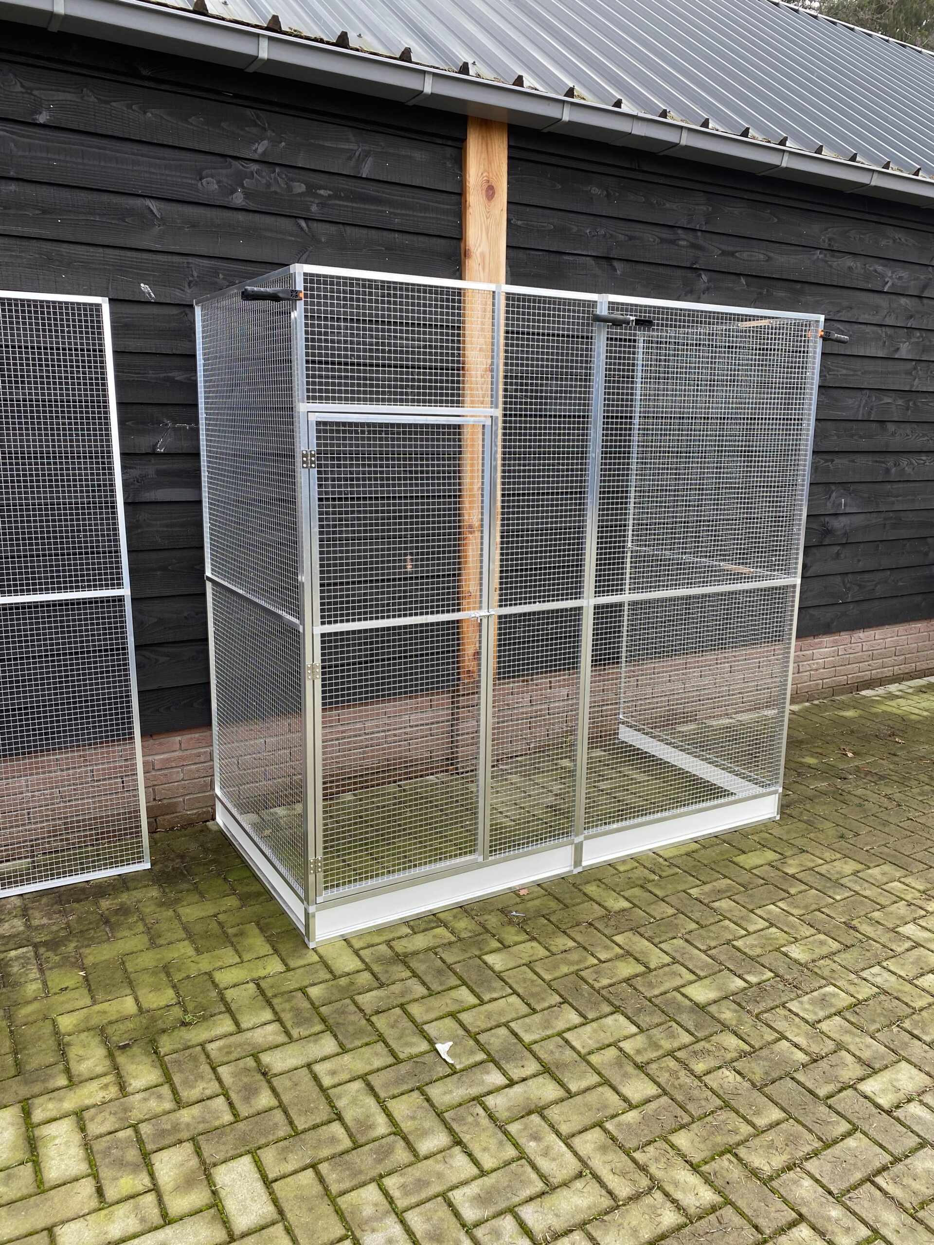 Voliere met morsrand 204x104x200 cm Voliere met morsrand 204x104x200 cm